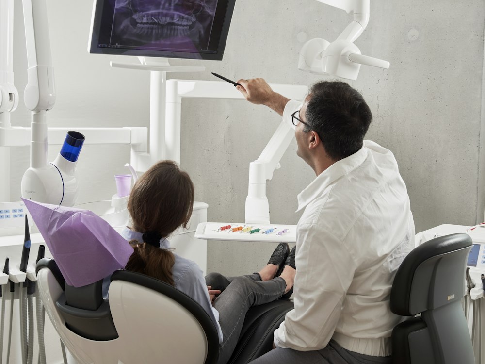 Dentist explaining a digital scan to a patient in Dhaka